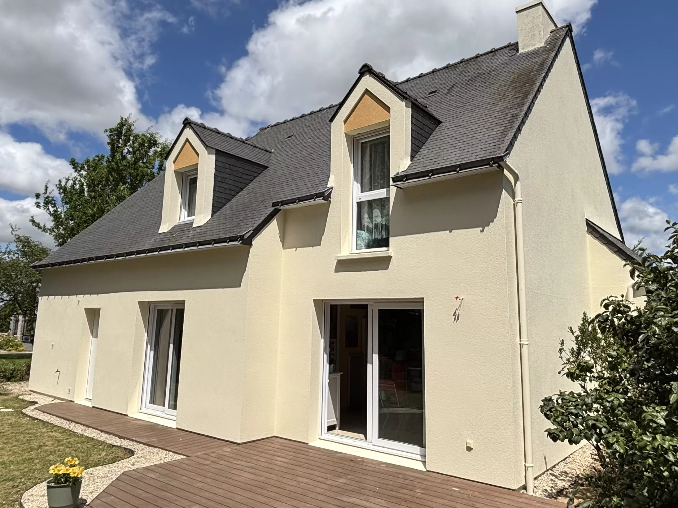 Ravalement de façade maison Noyal-Pontivy — peinture extérieure Bretagne